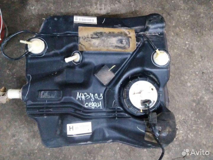 Бак топливный,Насос топливный Mazda3 1поколение