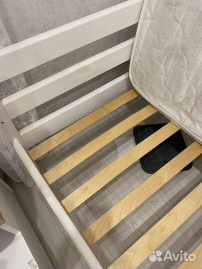 Кровать с матрасом