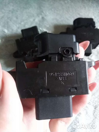 Кнопка стеклоподъемника