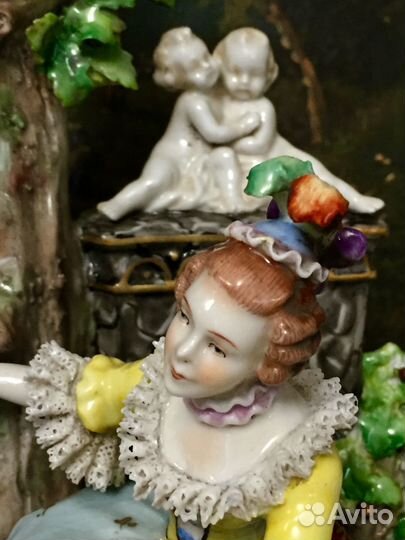 В саду. Высота 44 см. Sitzendorf