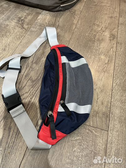 Поясная сумка с замком