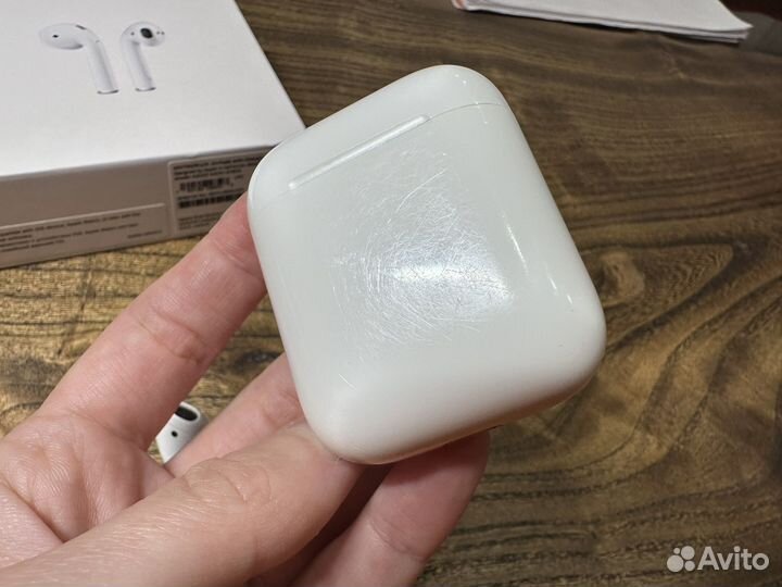 Наушники AirPods 2 (A2031) (кейс и левый наушник)