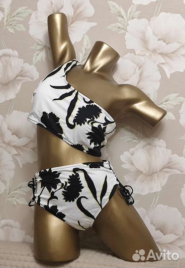 Торс женский. Золотой