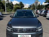 Volkswagen Tiguan 2.0 AMT, 2018, 145 000 км, с пробегом, цена 2 820 000 руб.