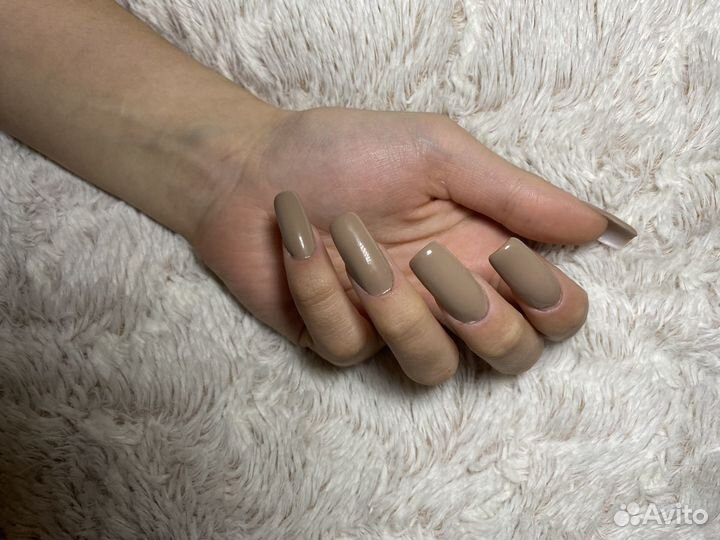 Модель на маникюр