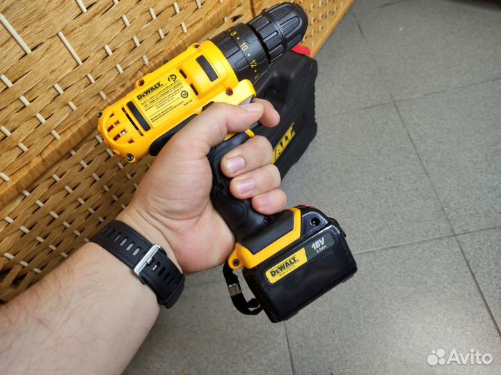 Шуруповерт ударный Dewalt 18v