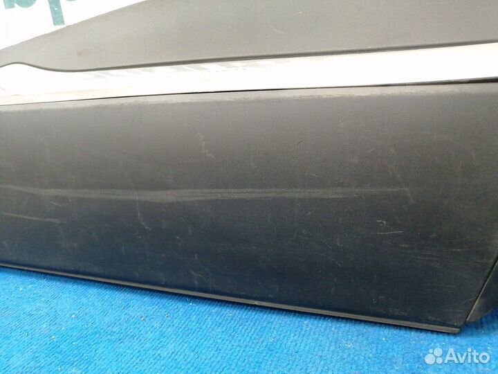 Накладка на дверь задняя правая 828209822R Renault