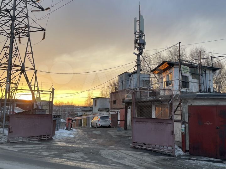 Гараж, > 30 м²