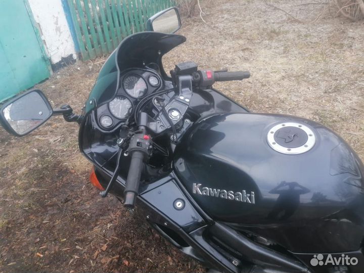 Kawasaki zzr 400