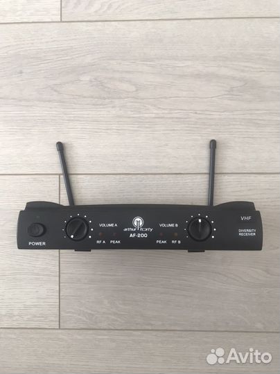 Микрофонная радиосистема Arthur Forty AF-200