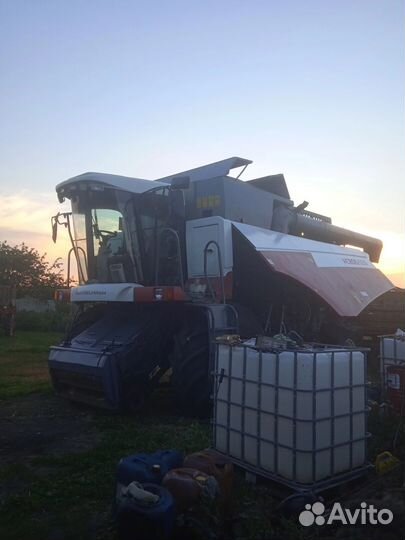 Уборка урожая зерноуборочным комбайном