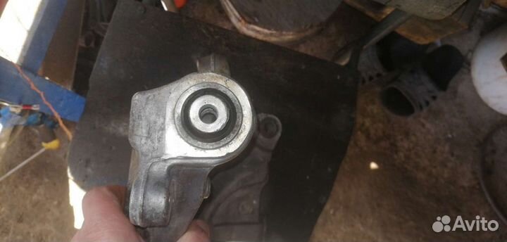 Кулак задний insignia