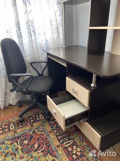 Компьютерный стол и стул