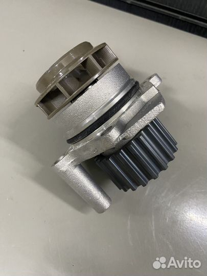 Насос водяной(помпа) Audi A4/A6/Q5/Passat дизель