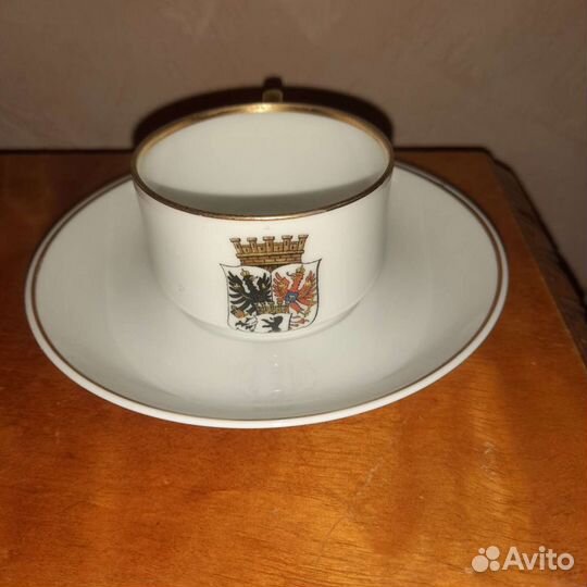 Чашка с гербом антик