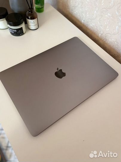 MacBook Pro 13 (2017), 128 ГБ, Core i5, 2.3 ГГц, RAM 8 ГБ, Intel Iris Plus Graphics 640