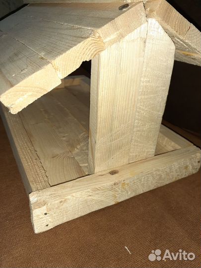 Кормушка для птиц из дерева