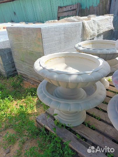 Садовые вазоны