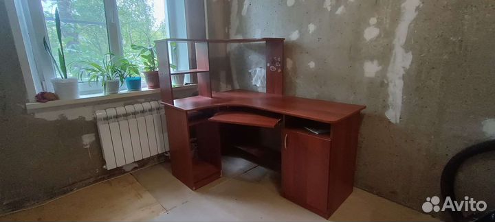 Компьютерный стол угловой