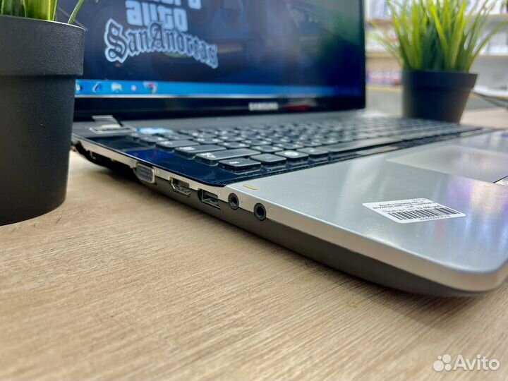 Ноутбук Samsung 17
