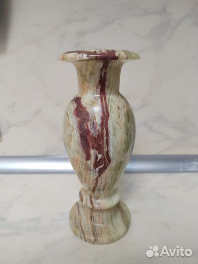 Ваза из оникса