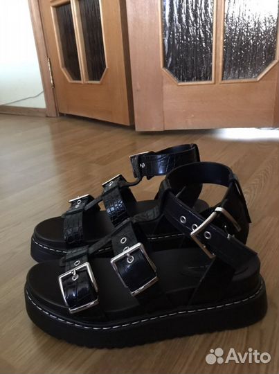 Босоножки новые