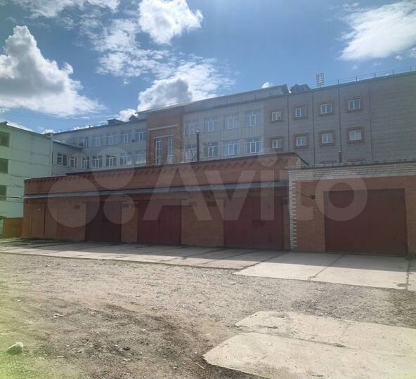 Гараж, > 30 м²
