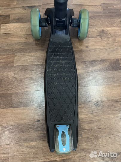 Самокат трехколесный maxiscoo