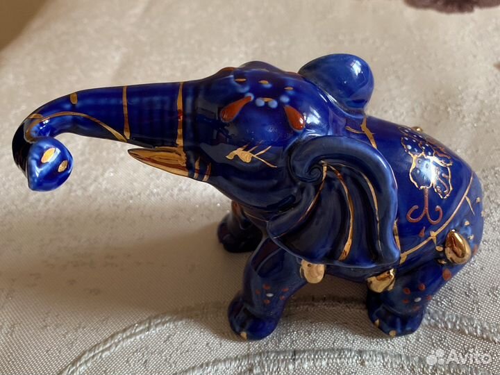 Форфоровая статуэтка синий слон