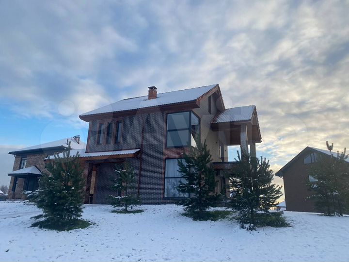 Коттедж 180 м² на участке 10 сот.