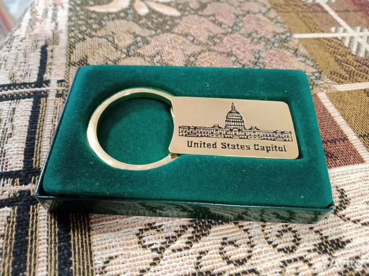 Брелок с гравировкой Капитолия сша.Новый