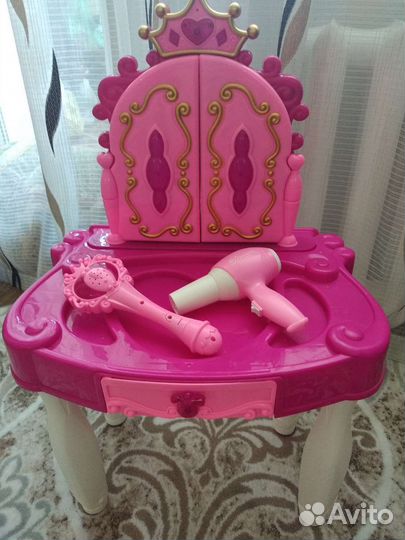 Туалетный столик (трельяж)