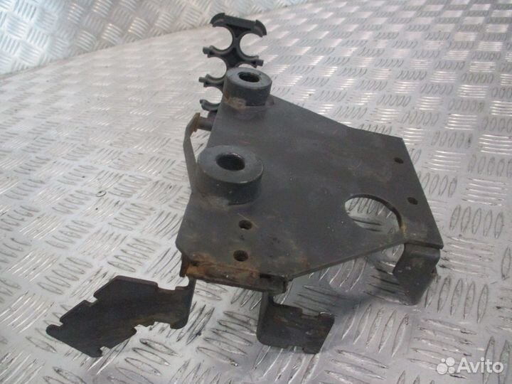 Кронштейн Mercedes-Benz A9305400673