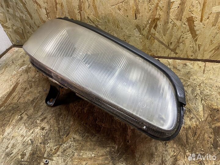 Правая фара Opel Omega B