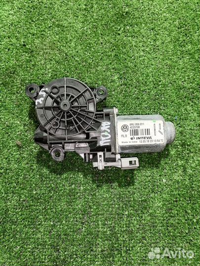 Моторчик стеклоподъемника Volkswagen Polo