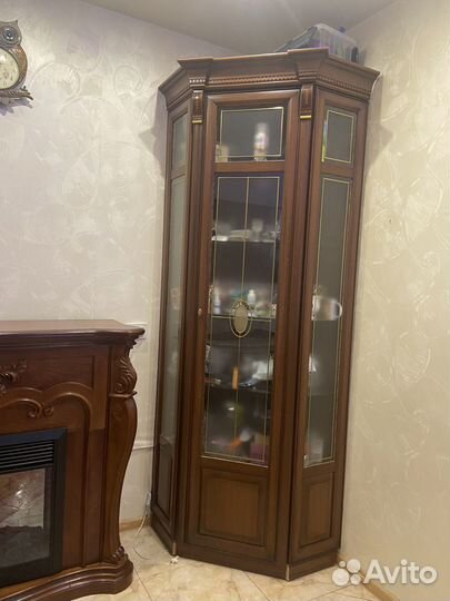 Шкаф для посуды сервант