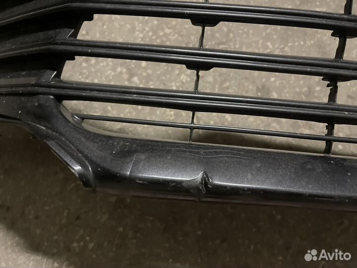Решетка бампера на toyota camry