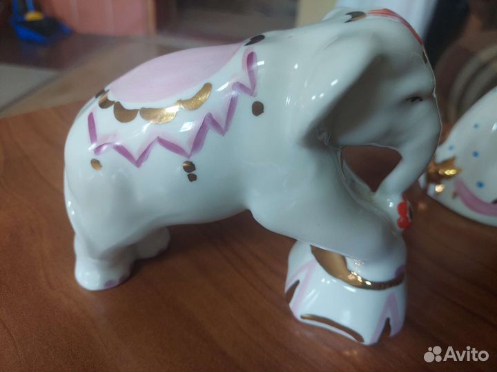 Статуэтка Слон на тумбе