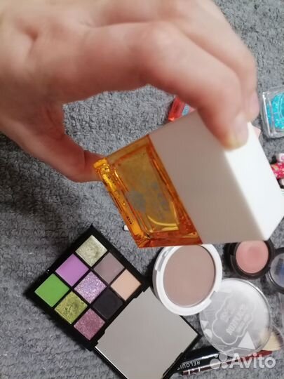 Набор косметики пакетом и духи