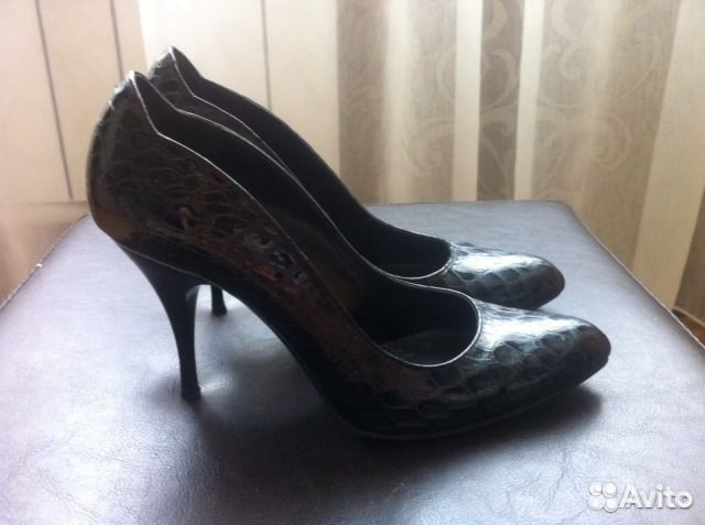 Продам черные туфли р.37 из натур.кожи под лак