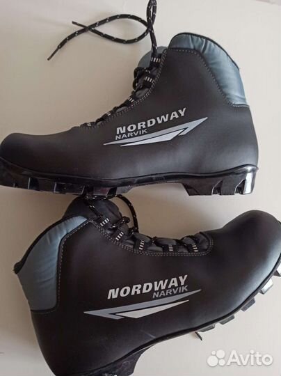 Комплект: Беговые лыжи, палки, крепления, ботинки