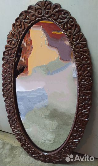 Зеркало в металлической раме