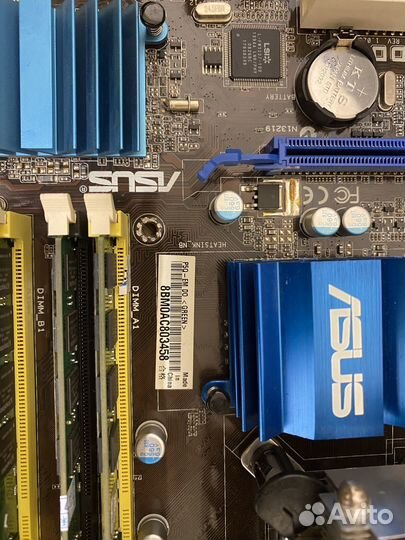 Материнская плата с процессором и памятью