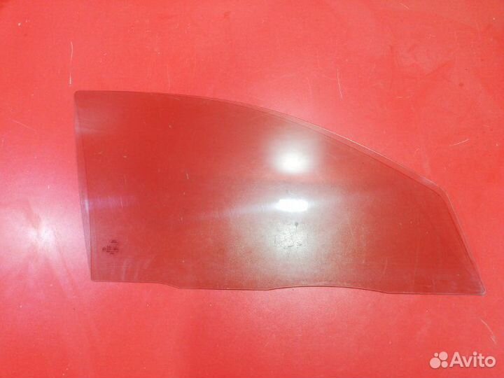 Стекло двери переднее правое Ford Mondeo B4Y cjba