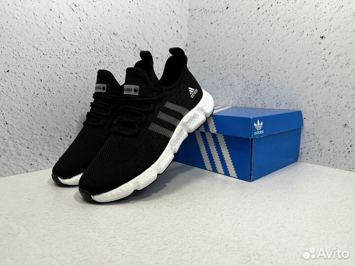 Кроссовки Adidas новые летние