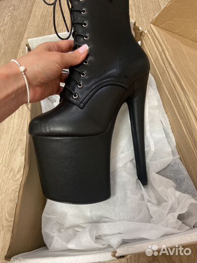 Стрипы тройки ботильоны