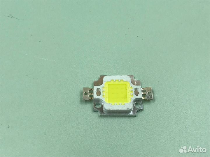 25689 светодиодная лампа 10вт