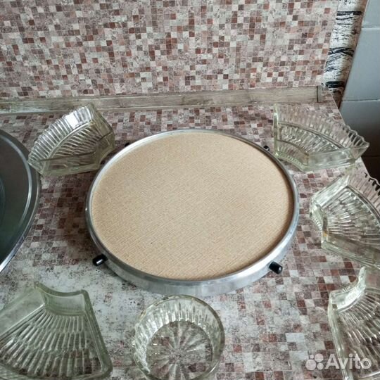 Хрустальная менажница крутиться