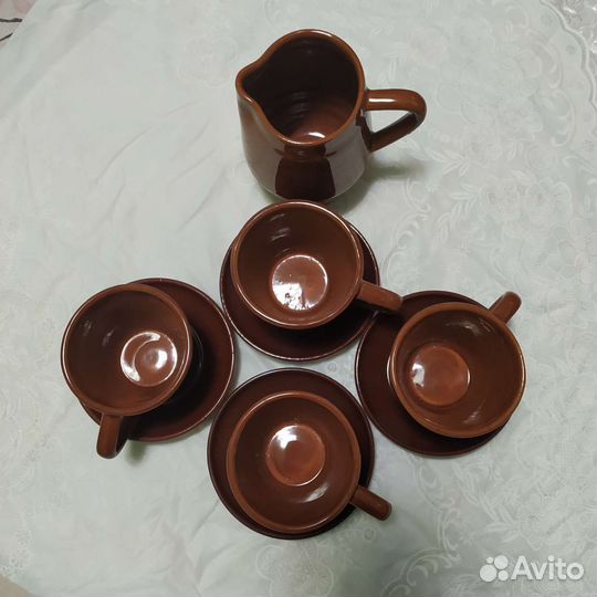 Кофейные чашки с блюдцами