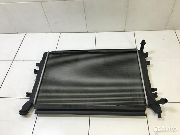 Радиатор охлаждения двигателя Volkswagen Scirocco